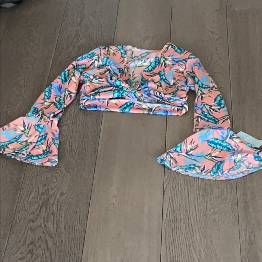 BELL SLEEVE CROP TOP